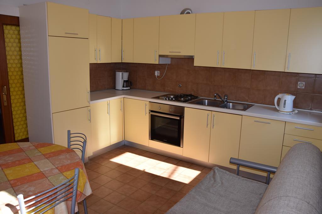 Apartment Marija With Terrace Brseč Habitación foto